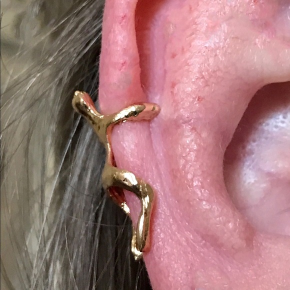 2/$6 Gold tone metal man cartilage ear cuff - Picture 3 of 8
